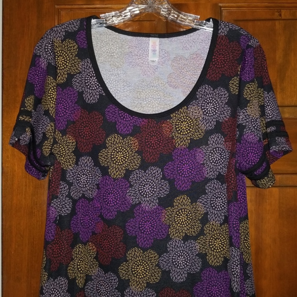 LuLaRoe classic tee
